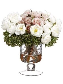 9″H X 9″W X 9″L Ranunculus/Rose/Berry In Glass Vase Cream Pink